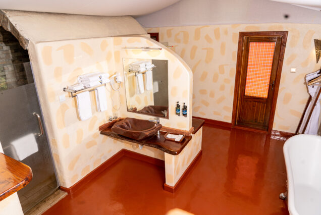 8 Days Mt Kenya – Samburu – Ol Pejeta – Lake Nakuru – Masai Mara Safari